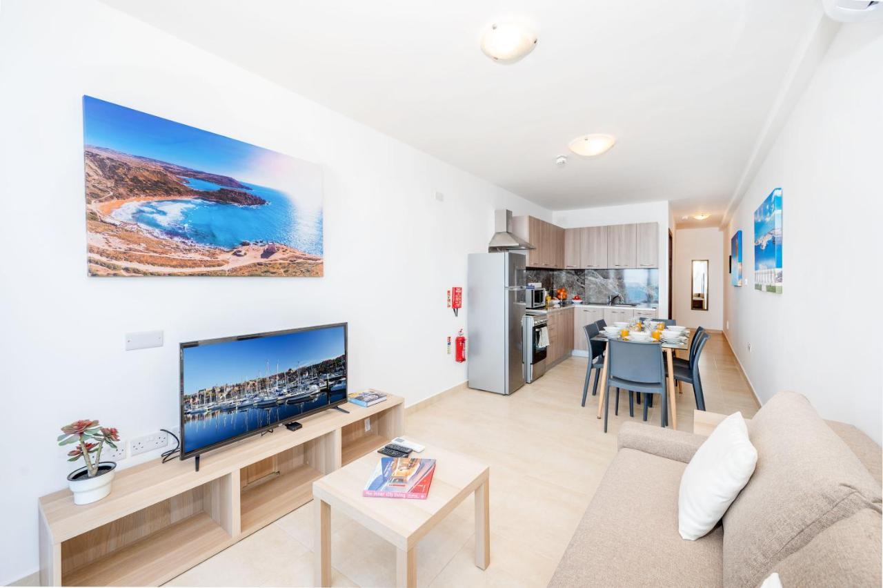 Islet Promenade Seafront Family Apartment With 2 Balconies By Getawaysmalta St. Paul's Bay Buitenkant foto