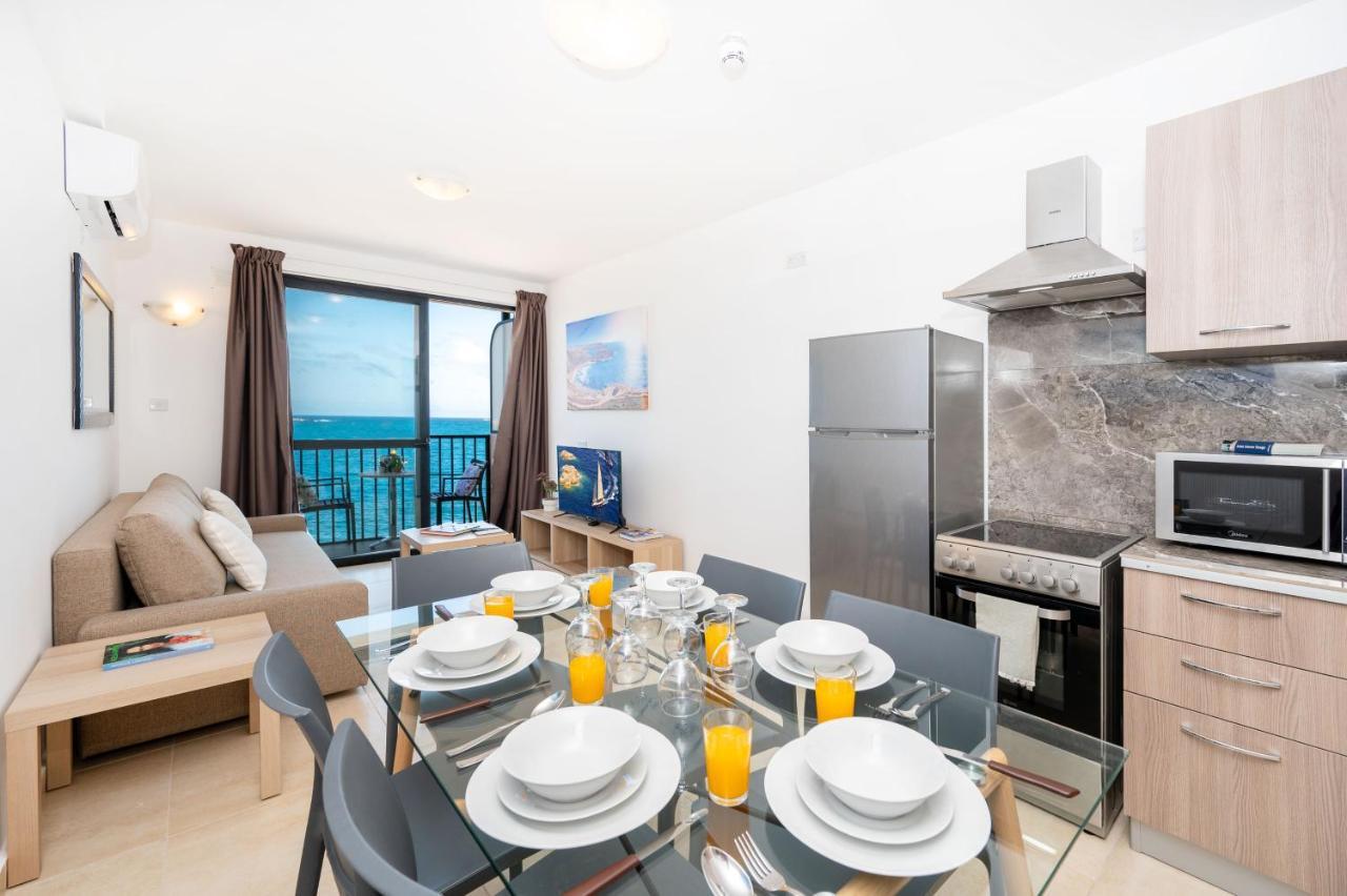 Islet Promenade Seafront Family Apartment With 2 Balconies By Getawaysmalta St. Paul's Bay Buitenkant foto