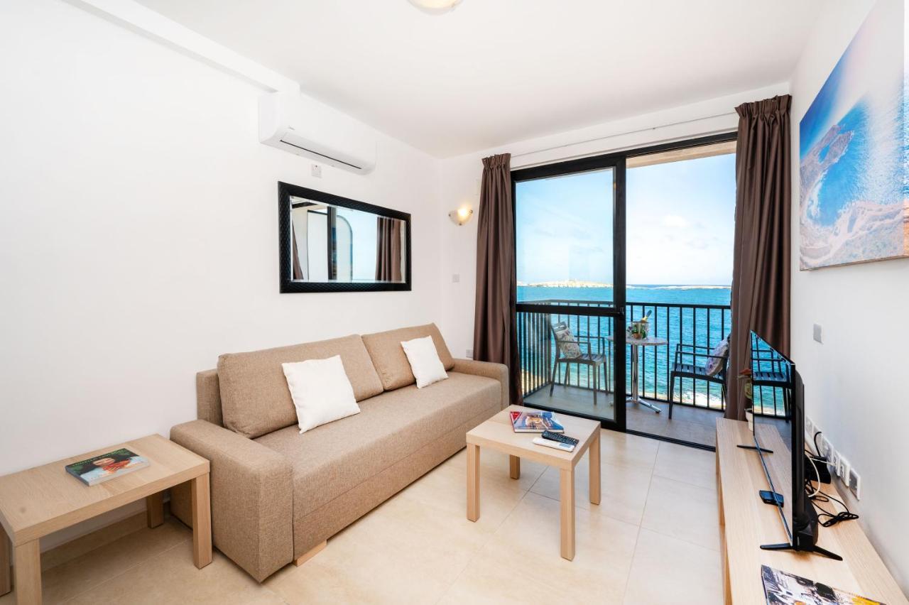 Islet Promenade Seafront Family Apartment With 2 Balconies By Getawaysmalta St. Paul's Bay Buitenkant foto