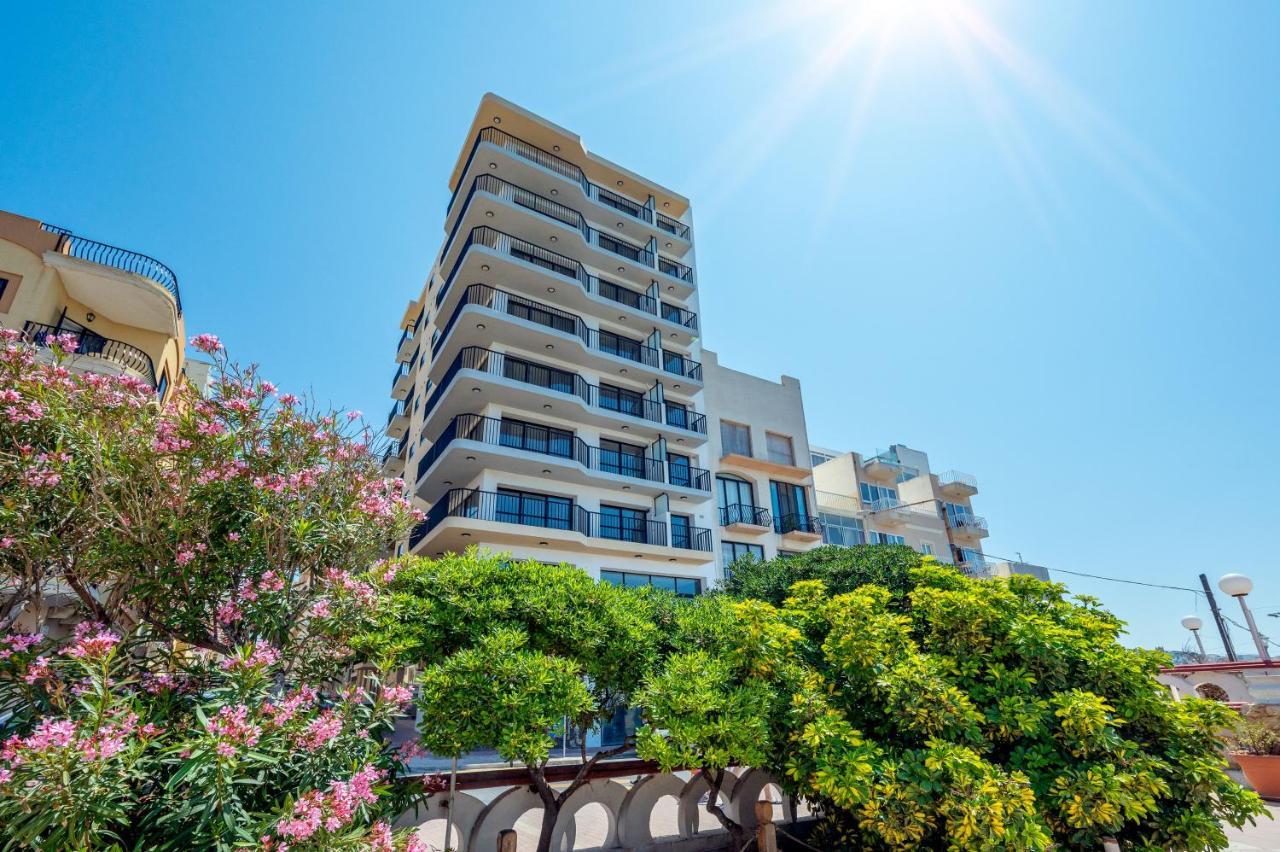Islet Promenade Seafront Family Apartment With 2 Balconies By Getawaysmalta St. Paul's Bay Buitenkant foto